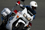「 ヘルメット は バイク に乗る前に被りましょう」という分かりやすい 映像 !!