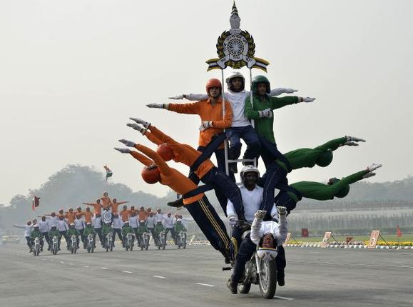 インド の共和国記念日の バイク がすごすぎる！！