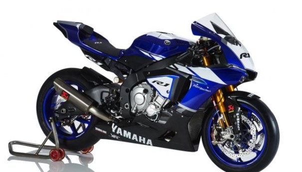 2015-yamaha-r1-factory-says-hello-world-video_2