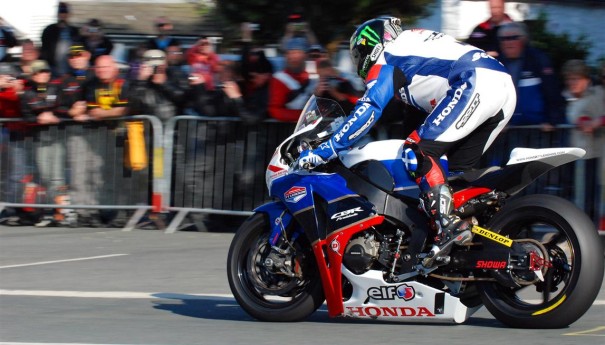 Isle-of-Man-TT-2012-04-John-McGuinness