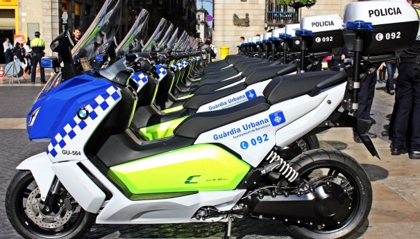 bmw-delivers-first-electric-maxi-scooters-to-barcelona-police-sales-go-up_4