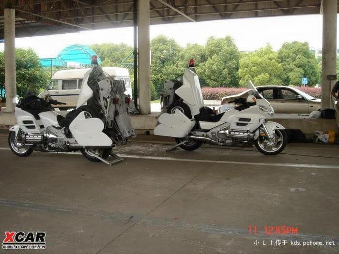 honda-gold-wing-used-as-a-tow-truck-is-an-epic-sight_3