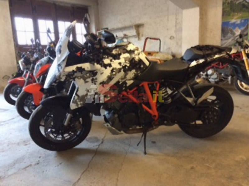 ktm-1290-sm-t-spied-in-italy_1