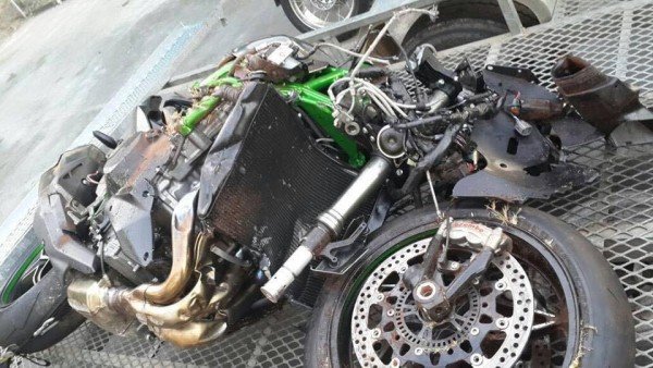 600x338xKawasaki-Ninja-H2-Demo-Bike-Crashed-South-Africa-600x338.jpg.pagespeed.ic.kZLP7_Awbp