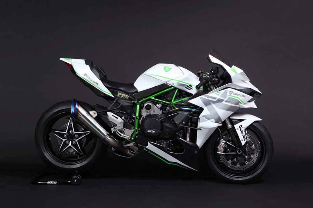 2016-kawasaki-ninja-h2r-in-white-livery-is-the-queen-of-supercharged-ice_2