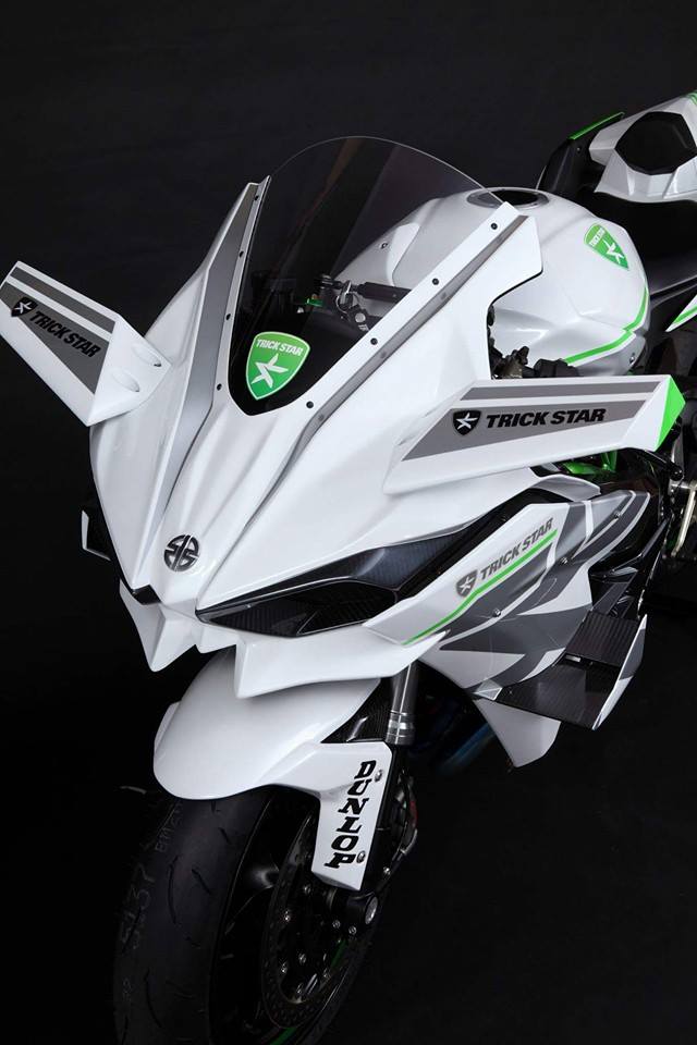 2016-kawasaki-ninja-h2r-in-white-livery-is-the-queen-of-supercharged-ice_4