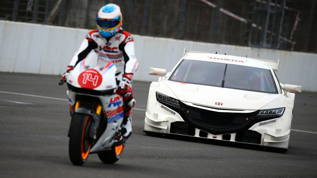 71693_alonso-marquez-che-scambio-al-thanks-day-honda