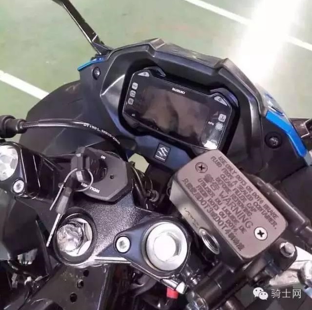 Suzuk-GSX-R300-002