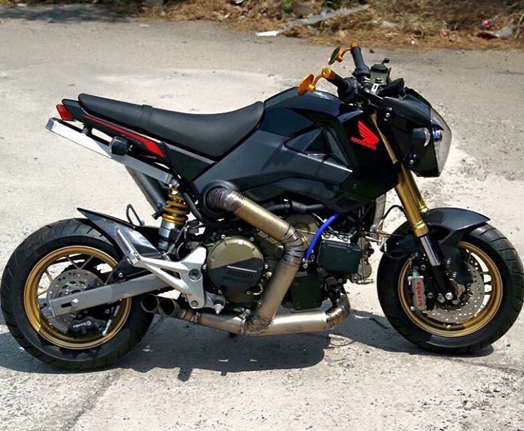 HONDA GROM に DUCATI Panigale1200 の エンジン 積むとこーなる。