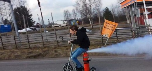 おもしろバイク動画 これぞ未来のCO2バイク!?笑