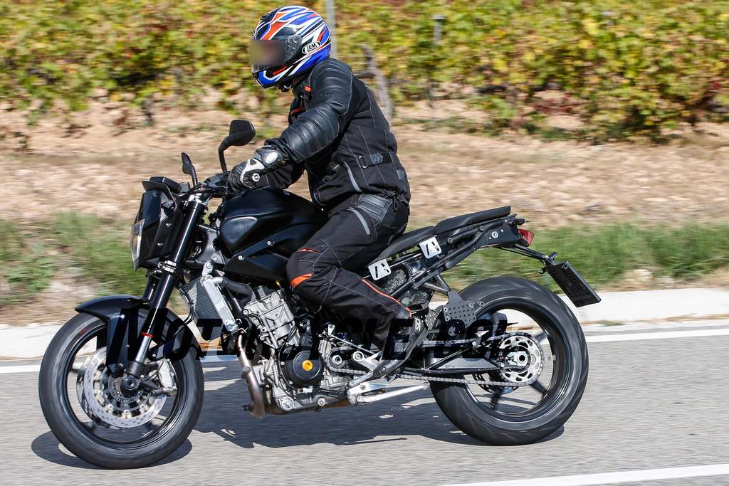 KTM パラレルツイン モデルを開発中か!?