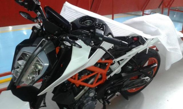 next-gen-ktm-duke-390-spy-shot-810x486