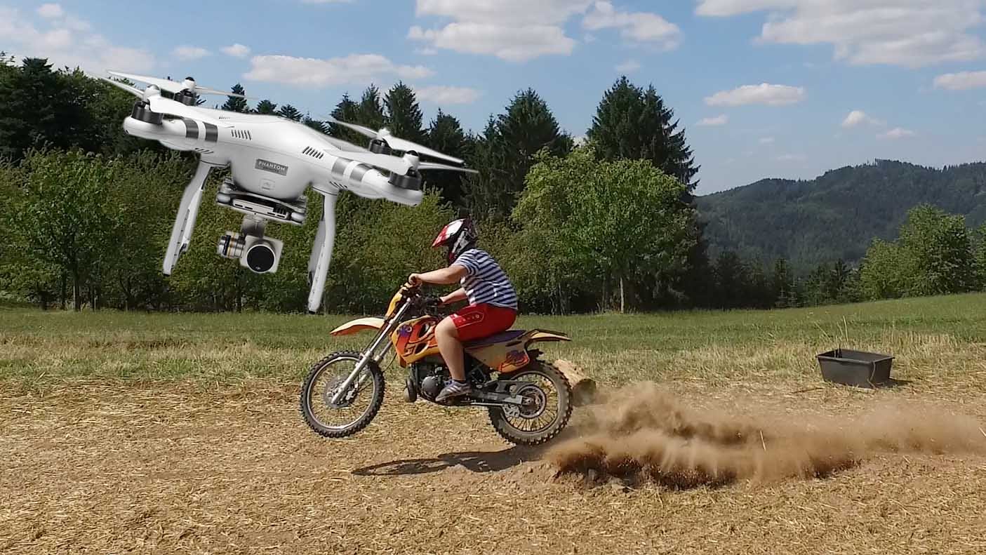 バイク乗りがドローン撮影をかっこよくする方法。