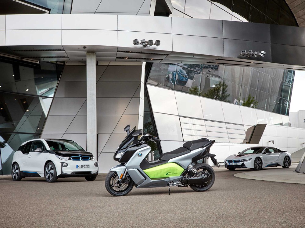 BMW C evolution 新型電動スクーターを公開！