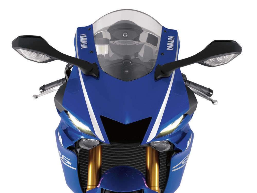 17yzf-r6_team_yamaha_blue_feature_05-1_cmyk