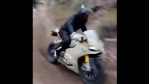 DUCATI(ドカティ) Panigale(パニガーレ)のオフロード走行映像！