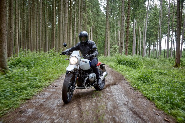 2017-bmw-r-ninet-urban-gs-01