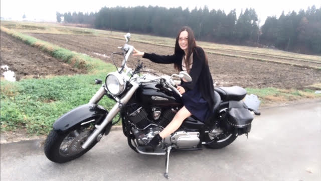 バイク女子 阿部真由美 プロが語る 立ちごけ と 引き起こし 新型バイクニュースならモーターサイクルナビゲーター