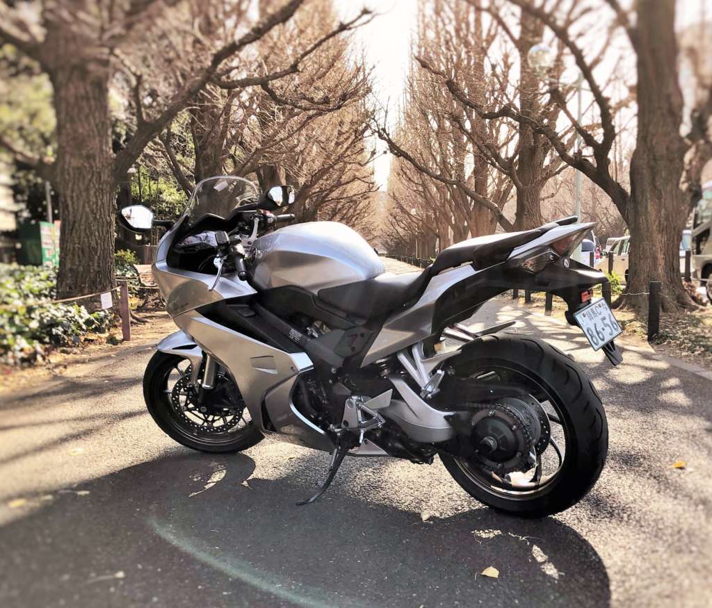 Honda Vfr800f試乗インプレ 機能的な美しさと直感に刺さるv4サウンド 新型バイクニュースならモーターサイクルナビゲーター