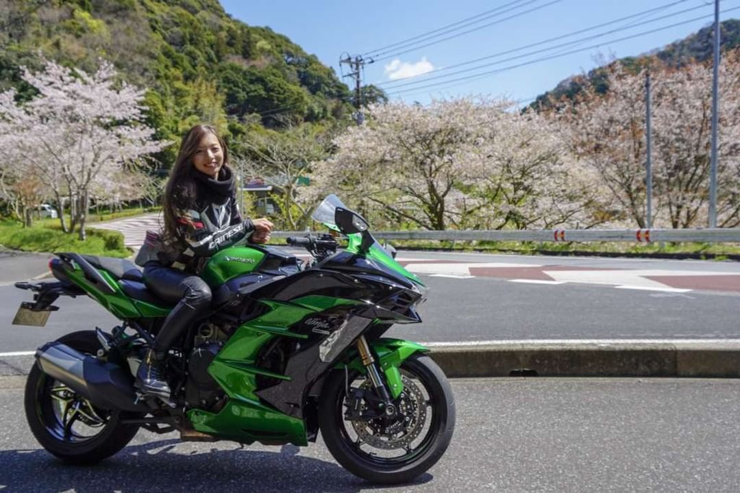 インスタ女子Ruriko Kawasaki H2 SXで千葉へショートツーリング⁣ https://www.rock-tune.com/2019/04/17/17796⁣ #バイク女子 ⁣ #ガールズバイカー #バイクのある風景 ⁣ #バイクのある生活 #バイクが好きだ ⁣ #バイク写真部⁣ #モーターサイクルナビゲーター