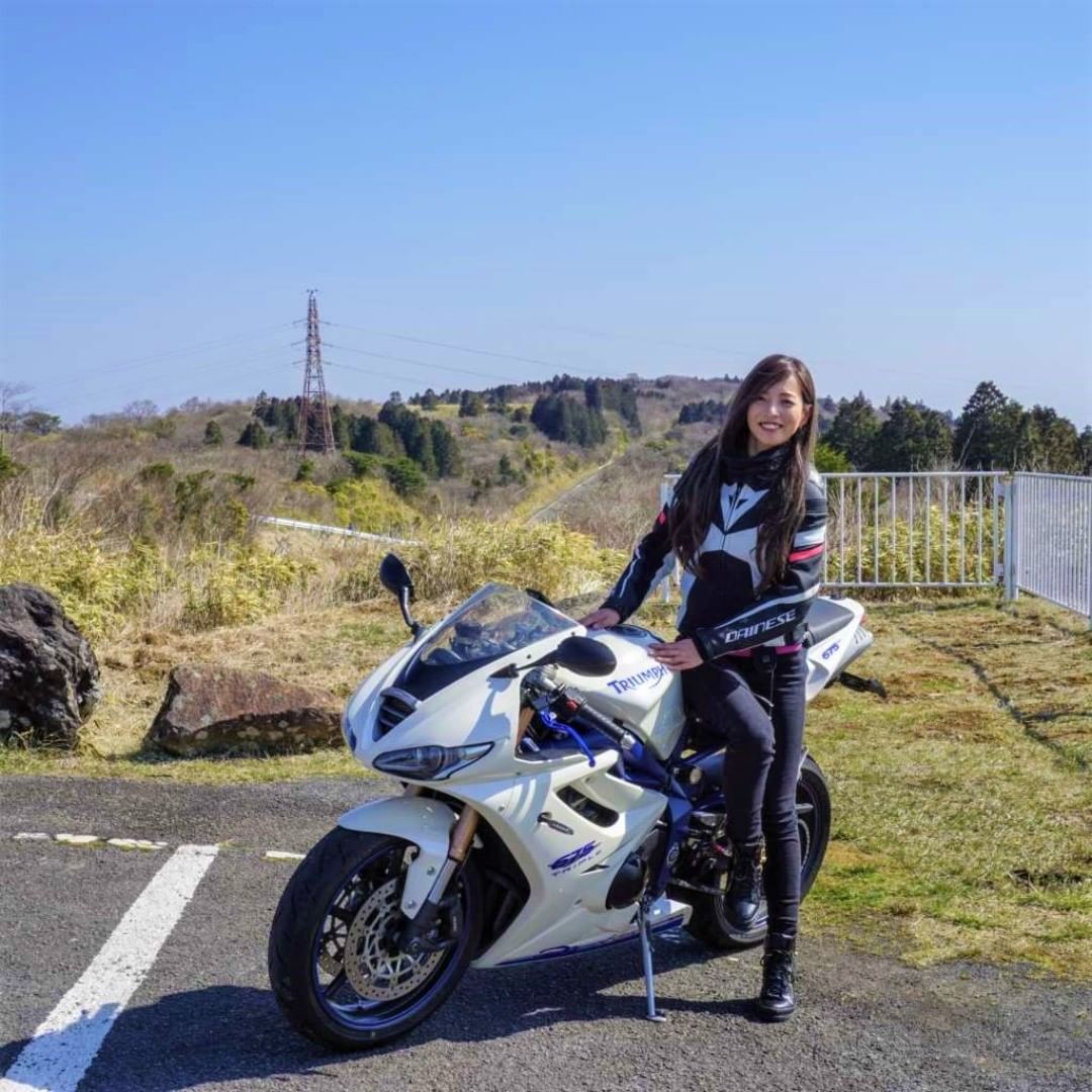 インスタ女子Ruriko 峠も写真も食も欲張りツーリング https://www.rock-tune.com/2019/04/08/17712#triumph