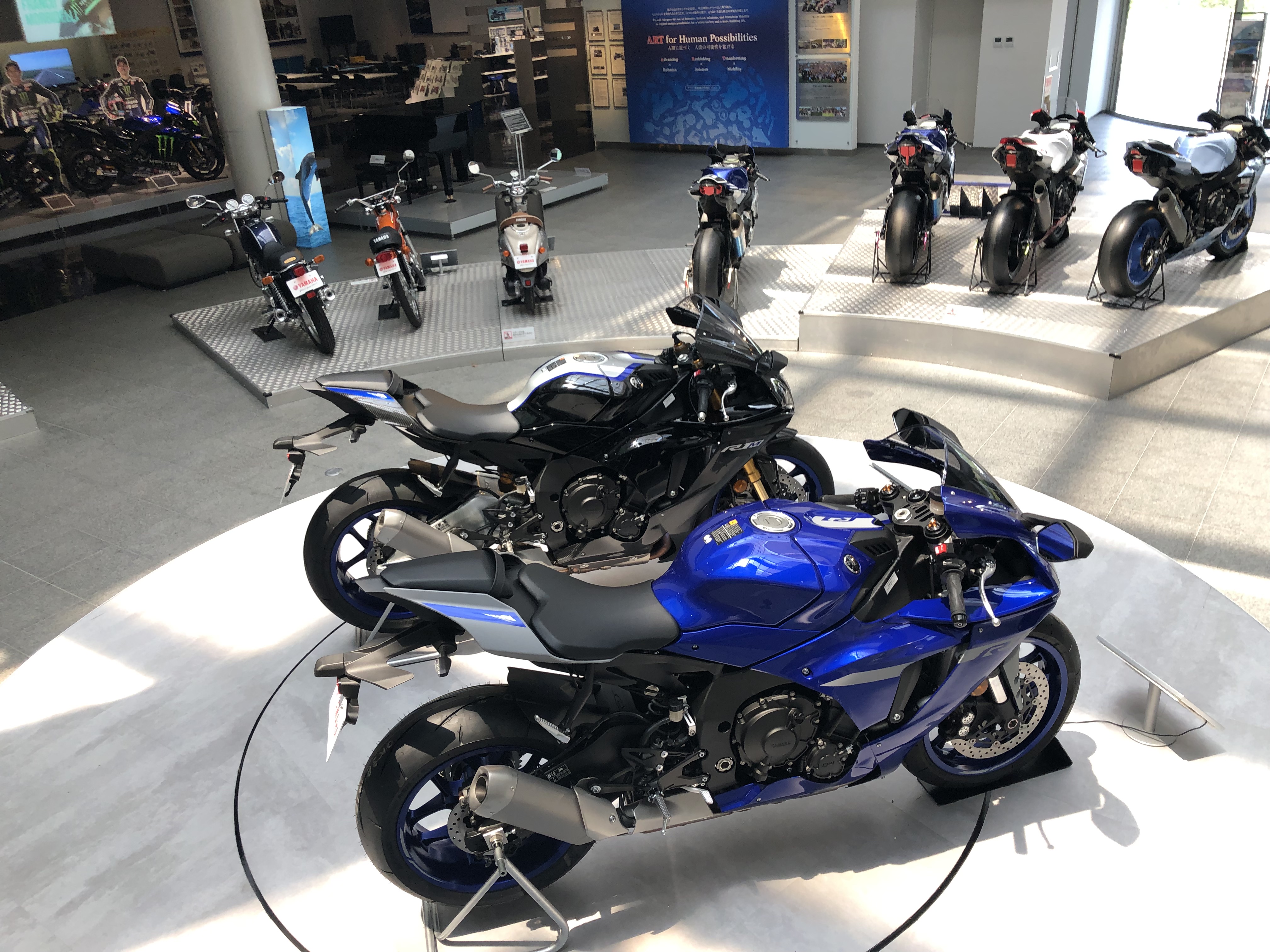 ヤマハコミュニケーションプラザに2020年型YZF-R1が飾られてますよ！