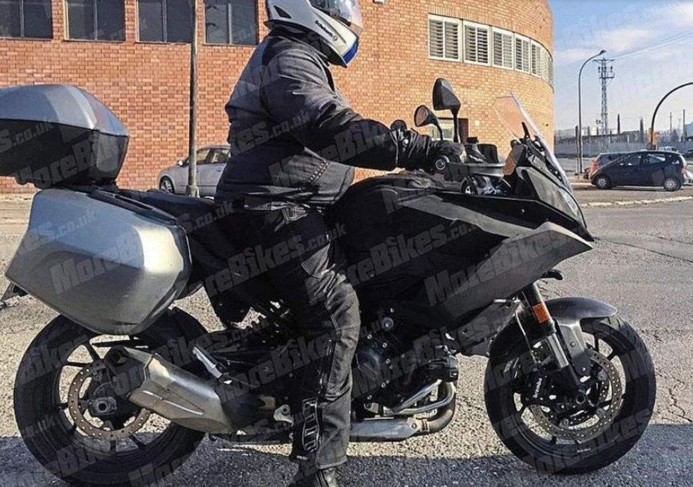 BMW F850RS? F850XR? をまもなく公開か⁉　