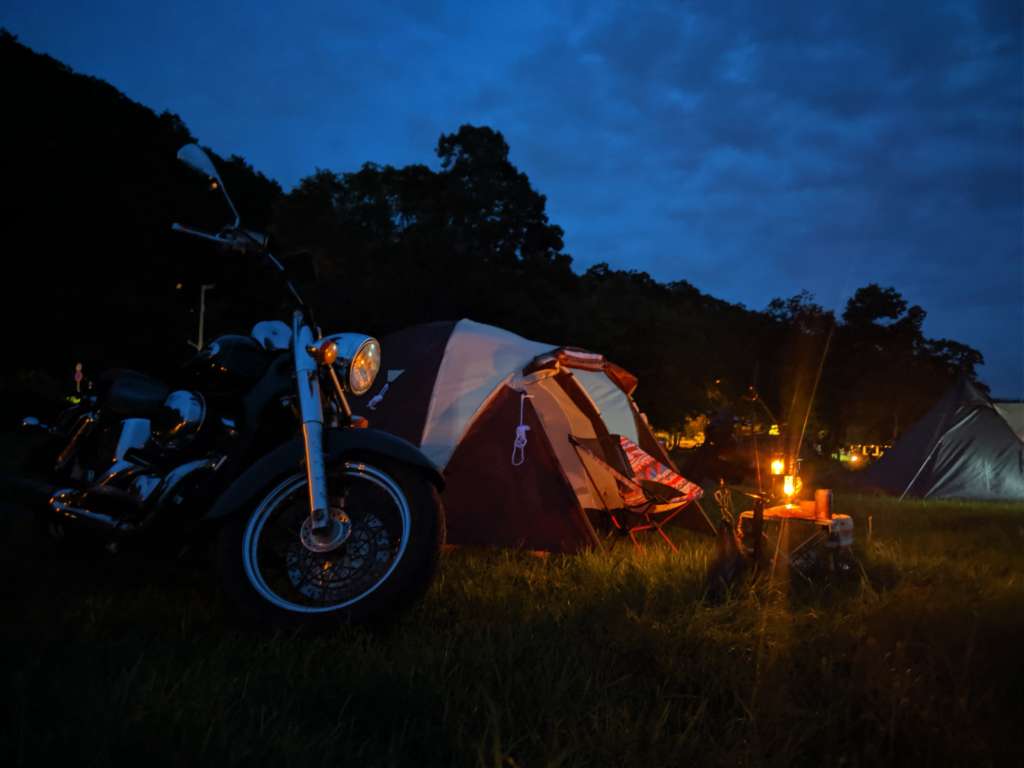 バイクとキャンプ場