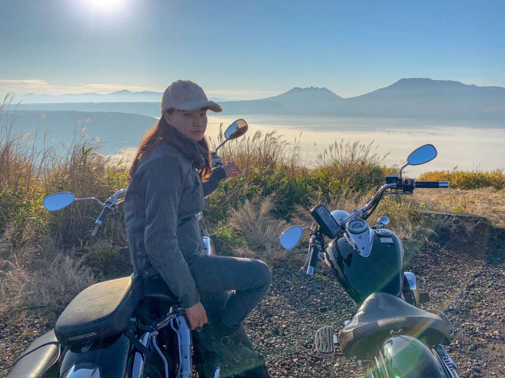 阿蘇大観峰にて雲海とバイク