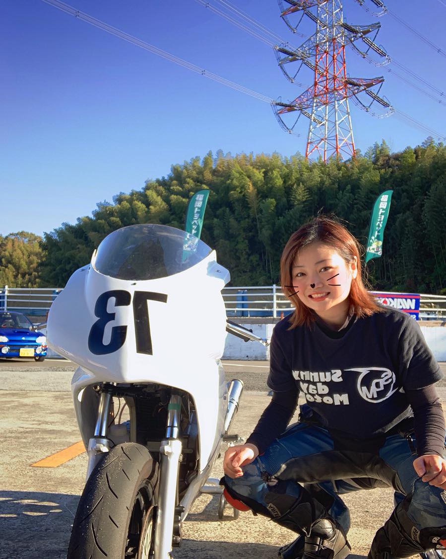 女子レーシングライダー亜梨沙「ミニバイク練習」