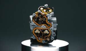 イタリアの赤き情熱vsヤマハのハンドリング哲学。官能評価で読み解く回転数の向こう側