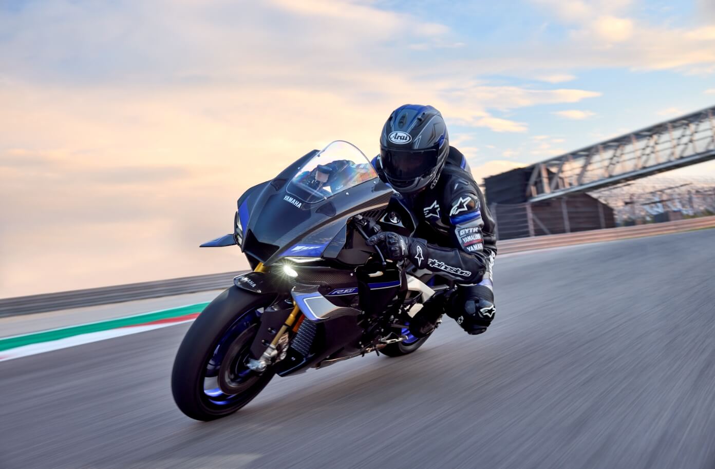 悲報！？YZF-R1公道モデル終了の噂にヤマハ党が愛と理屈で立ち向かう