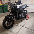 2025年型CB300Rが最初の相棒？ホンダの技術屋魂が宿るネオレトロの凄みと本質