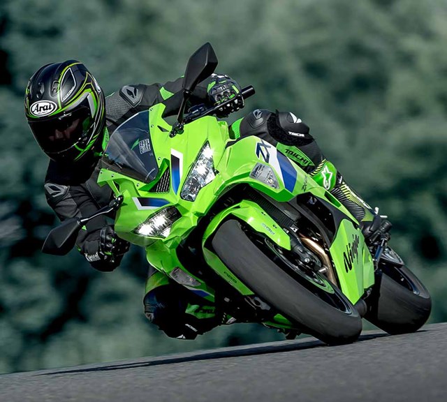 Kawasaki UKの2026年商戦に学ぶ、ZX-10RR延命の技術的意義